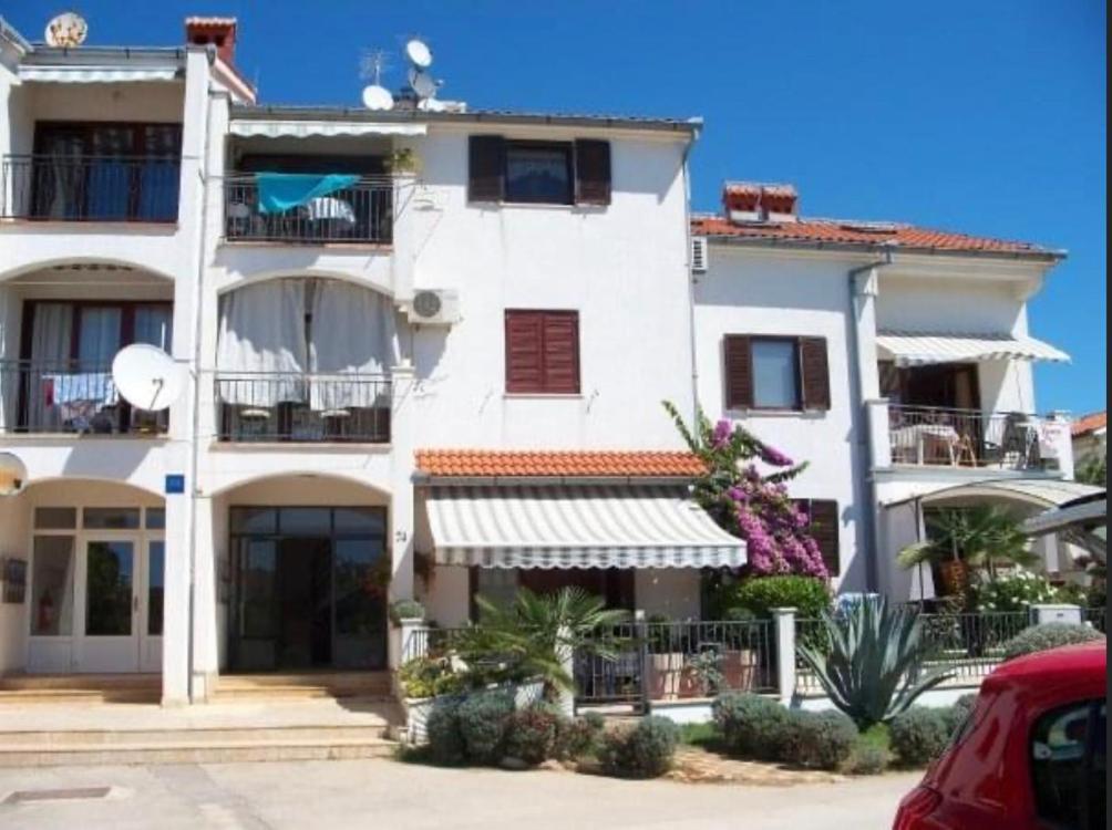 Olivia, Seaside Apartment In Medulin, Croatia Экстерьер фото
